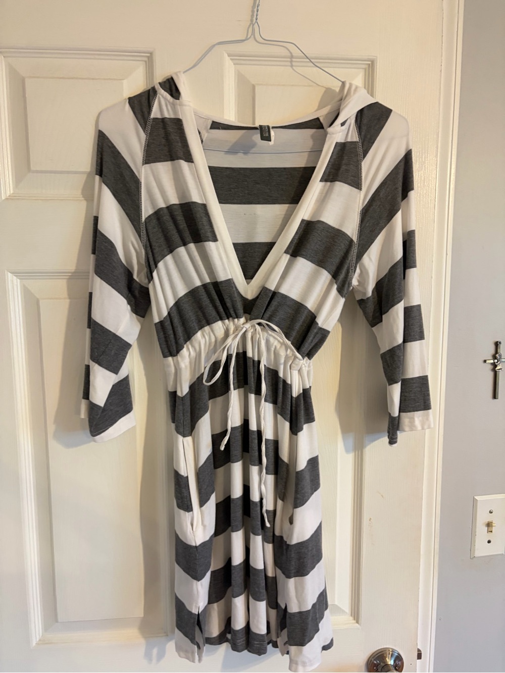 Kenneth Cole Reaction Hooded Cover up in White and Charcoal